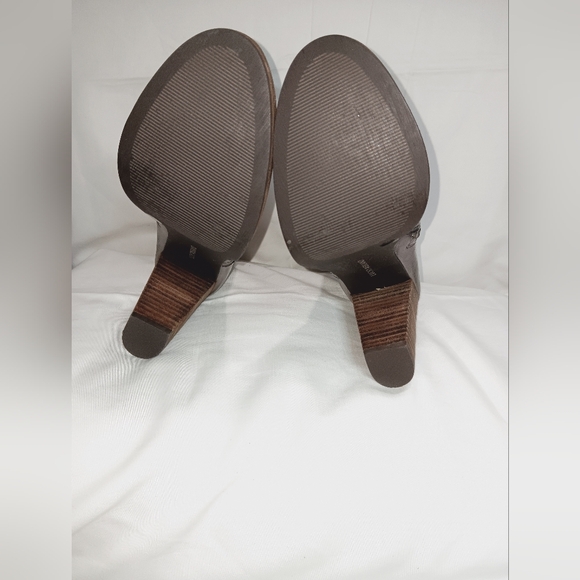 Lucky Brand Elegant Gray  Ankle Boots Size  6.5 - Picture 9 of 12